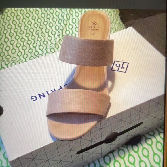 Call IT Spring - Women’s shoe , size 8 , beige . Brand new never worn - Picture 2 of 4
